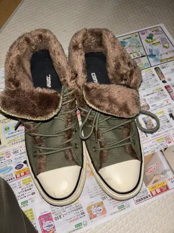 CONVERSE 올리브 퍼 포함 하이컷 스니커즈