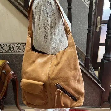 카멜색 가죽 숄더백