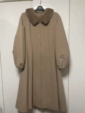 르네 베이지 퍼 옷깃 롱 코트