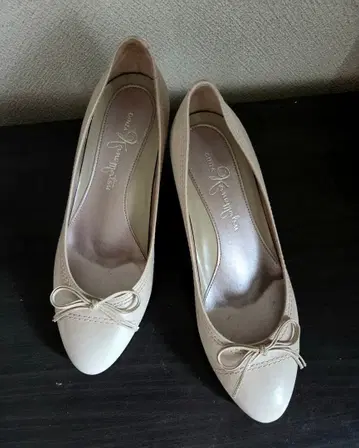 긴자 카네마츠 베이지 리본 포함 펌프스 23.5cm