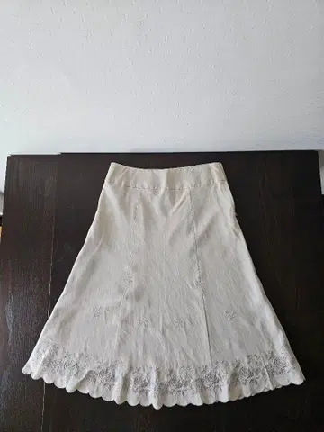 LAURA ASHLEY 아이보리 플레어 스커트 밑단 자수 실크 53%