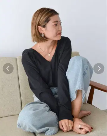 하이 트위스트 V넥 롱 슬리브 티