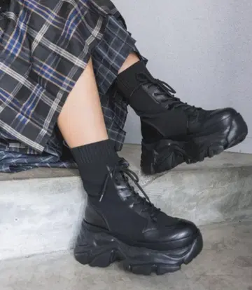 레이스업 삭스 부츠