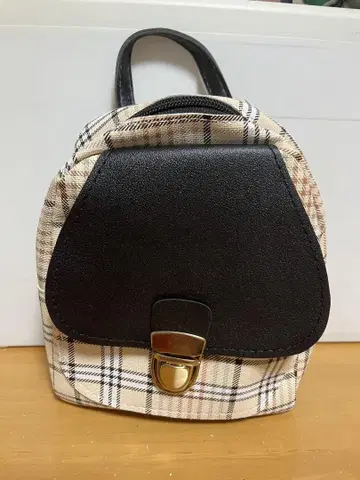 체크 무늬 가죽 백팩