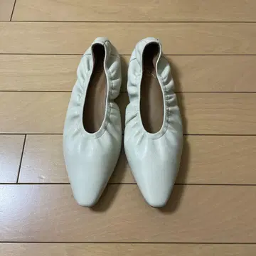 미사용 아이보리 플랫슈즈 슬립온 39 24.5cm 상당