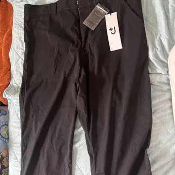 UNIQLO +J 블랙 스트레이트 팬츠 76