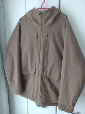 최종 가격 인하! UNIQLO 하이브리드 다운 후드티 3D 컷 브라운 M