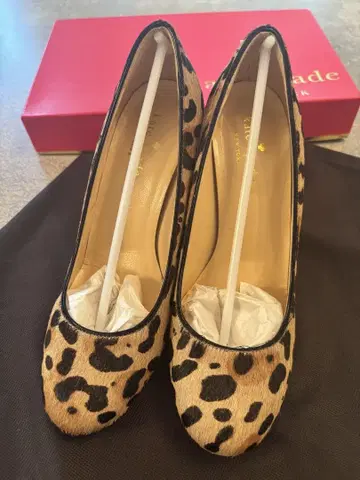 kate spade 레오파드 무늬 하이힐 펌프스