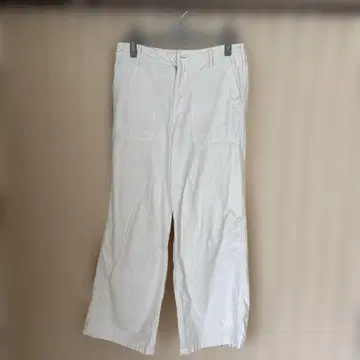 화이트 와이드 팬츠 앞 포켓 부착