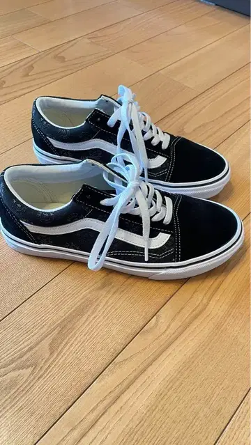VANS 블랙 화이트 스니커즈