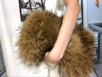 미사용 새상품 빅 인조 모피 숄더백 클러치백 블랙 x 카멜
