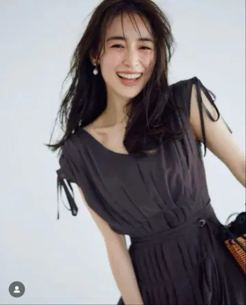 아푸와이저 리셰 개더 숄더 턱 원피스