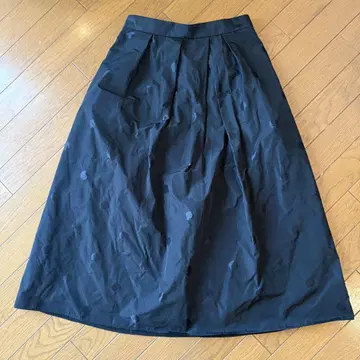 새상품 ) UNTITLED 블랙 플레어 스커트