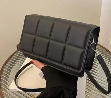 블랙 퀼팅 숄더백 격자 무늬 엠보싱 플랩 스퀘어 백