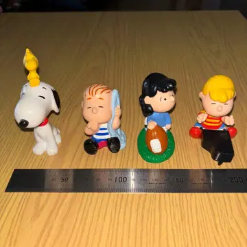 PEANUTS 피규어 4개