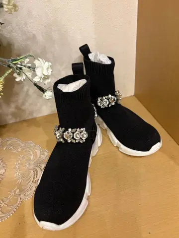 미사용 새상품 Bridget Birkin 비쥬 장식 니트 부츠 23cm