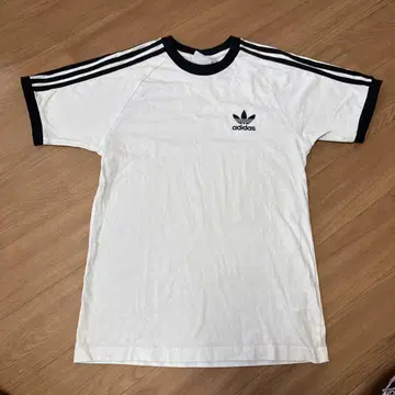 adidas 3스트라이프 티셔츠 S 사이즈