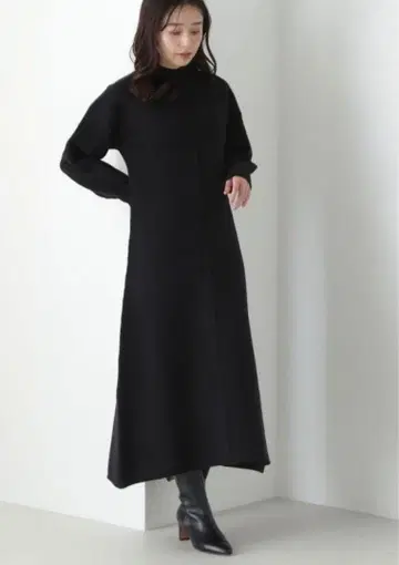 [새상품급] 23AW 내추럴 뷰티 하이넥 접결 니트 원피스 맥시