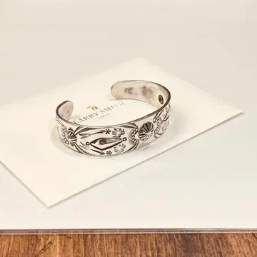 LARRY SMITH SHELL BRACELET 뱅글 팔찌