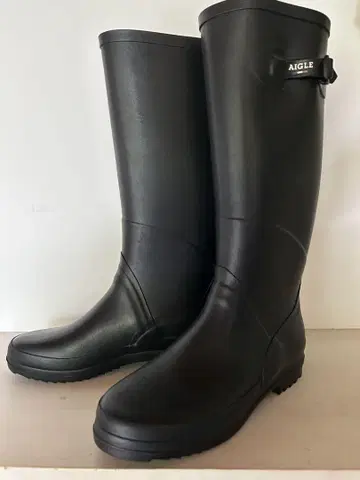 미사용 새상품 AIGLE 블랙 장화 38