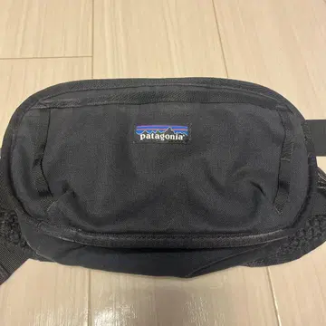 patagonia 바디백 블랙