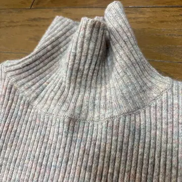 U by SPICK&SPAN 터틀넥 스웨터 베이지 계열