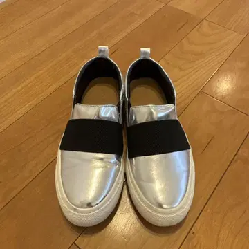 ZARA 실버 슬립온 스니커즈 22.5cm