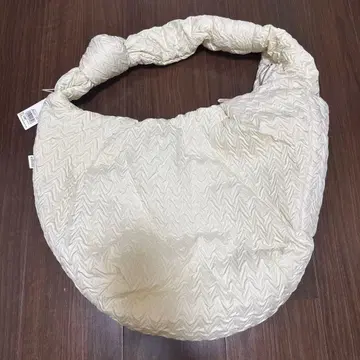 아이보리 퀼팅 숄더백