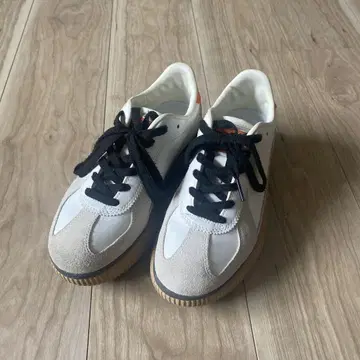 오니츠카타이거 스니커즈 화이트