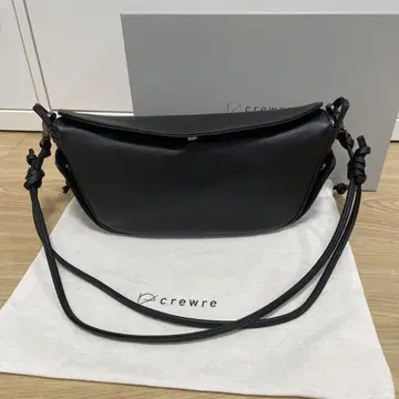 crewr 블랙 가죽 숄더백