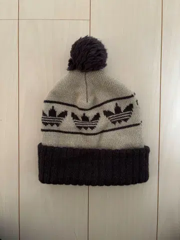 adidas 폼폼 포함 니트 모자