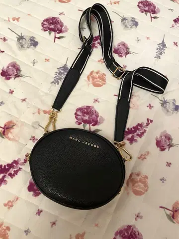 MARC JACOBS 백