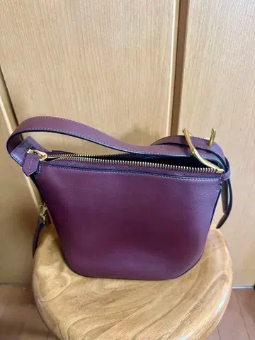J&M DAVIDSON 버건디 숄더백