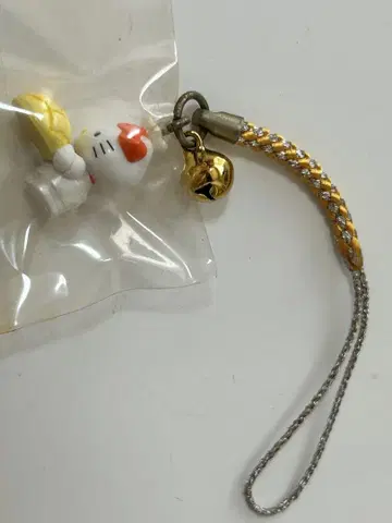 지역 한정 키티 멜론빵 베이커리 스트랩
