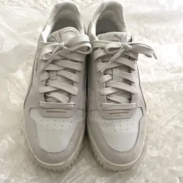 24cm PUMA 화이트 스니커즈 스웨이드 원단