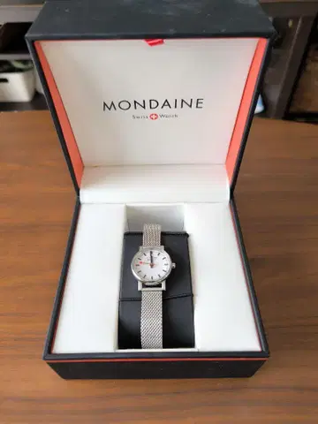 MONDAINE 메쉬 밴드 손목시계