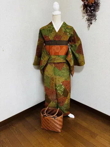 코몬 기모노 그린 오렌지 브라운 패턴