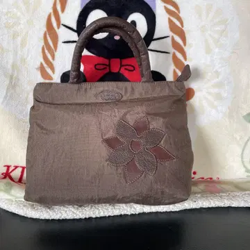 이비자 브라운 꽃 자수 토트백