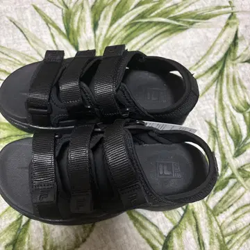 FILA 디스럽터 SD Puffy 블랙 샌들