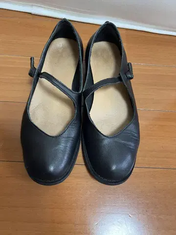 블랙 가죽 메리제인 슈즈