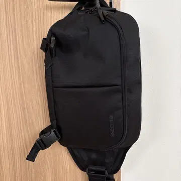 incase Reform Sling Pack 2