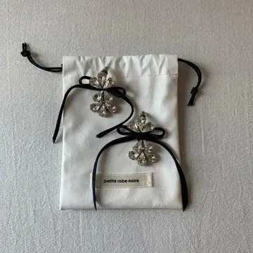 쁘띠 로브 노아르 귀걸이 비쥬 리본 귀걸이
