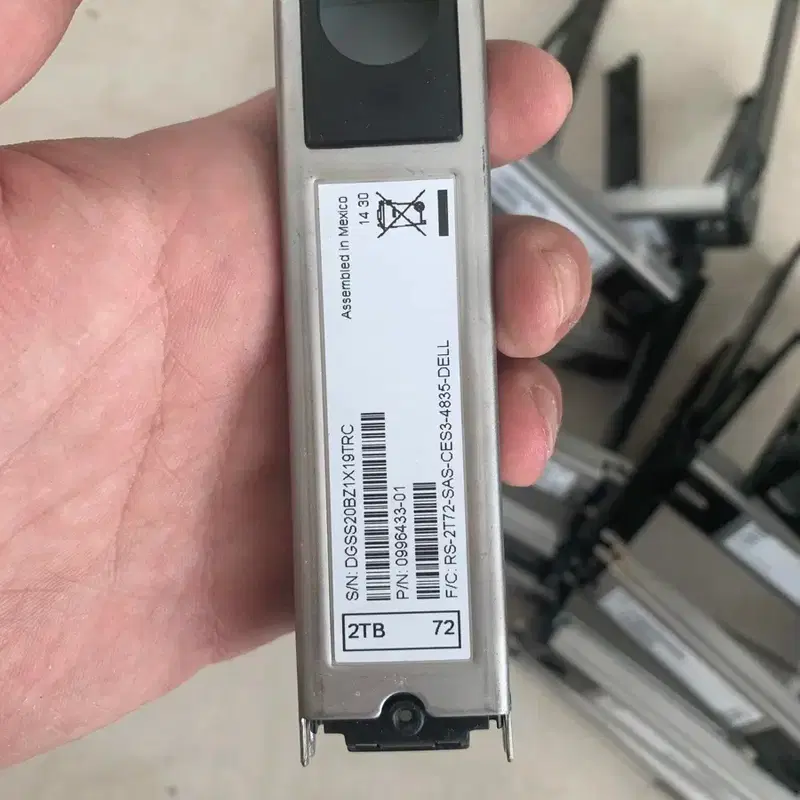 DELL 0996433-01 2TB SAS HDD 트레이 16개