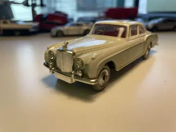CORGI BENTLEY CONTINENTAL SPORTS SALOON