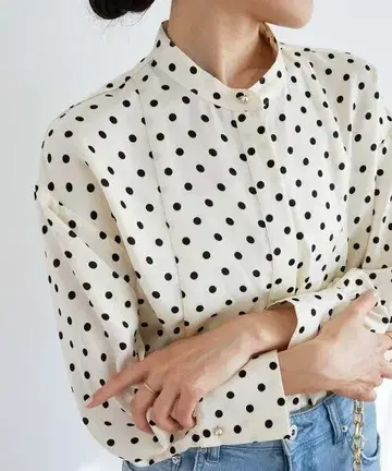 le.coeur blanc 도트 밴딩 턱 칼라 블라우스
