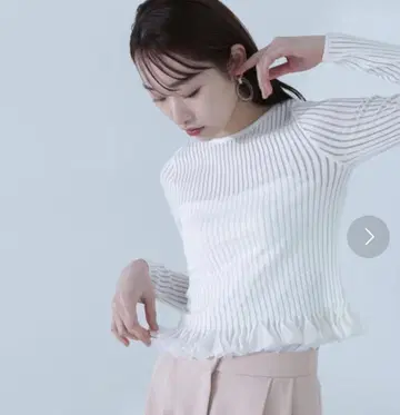 [미사용 새상품] 시어 프릴 헴 리브 니트