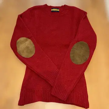 빨간색 엘보 배치 니트 스웨터