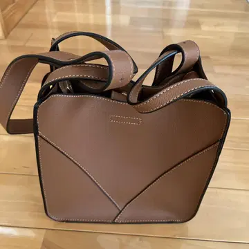 브라운 숄더백 기하학 디자인