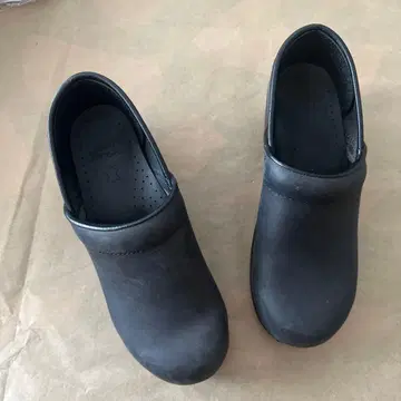 dansko 블랙 오일드 레더 클로그 샌들 통굽 37