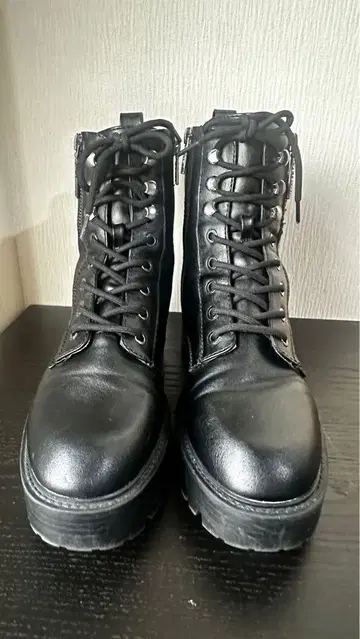 GUESS 블랙 레이스업 부츠 ( 사이즈: US 8M / JP 24 )